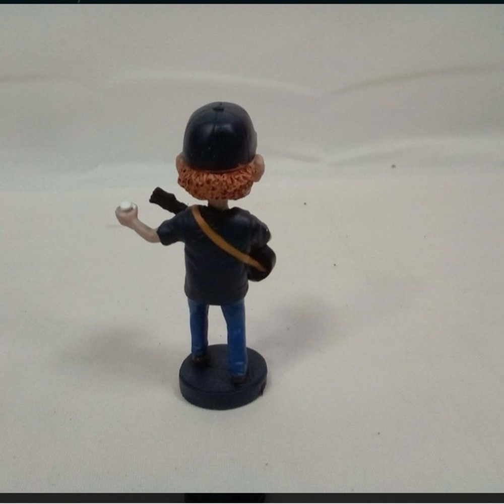 Luke Combs Bobblehead With Guitar, 4" - Picture 4 of 4
